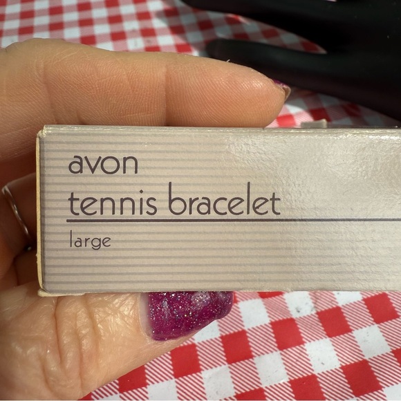 Avon “Tennis Bracelet” Goldtone/crystals size large Polished Finish NIB - Picture 3 of 6